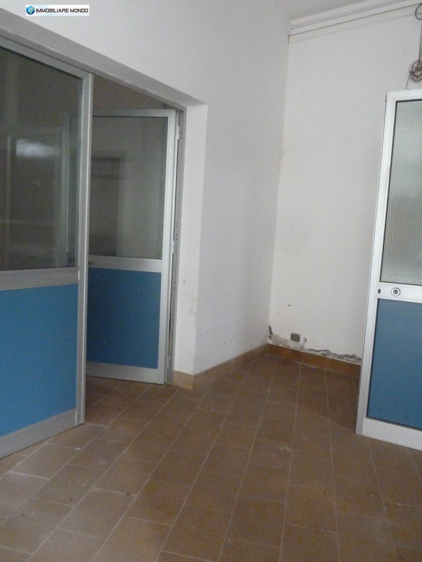 Magazzino in vendita a Termoli, Piazza del Papa