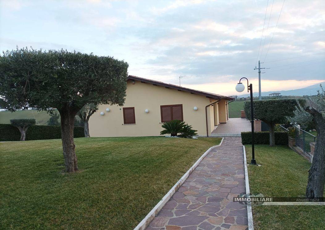 Villa in vendita a Ancarano