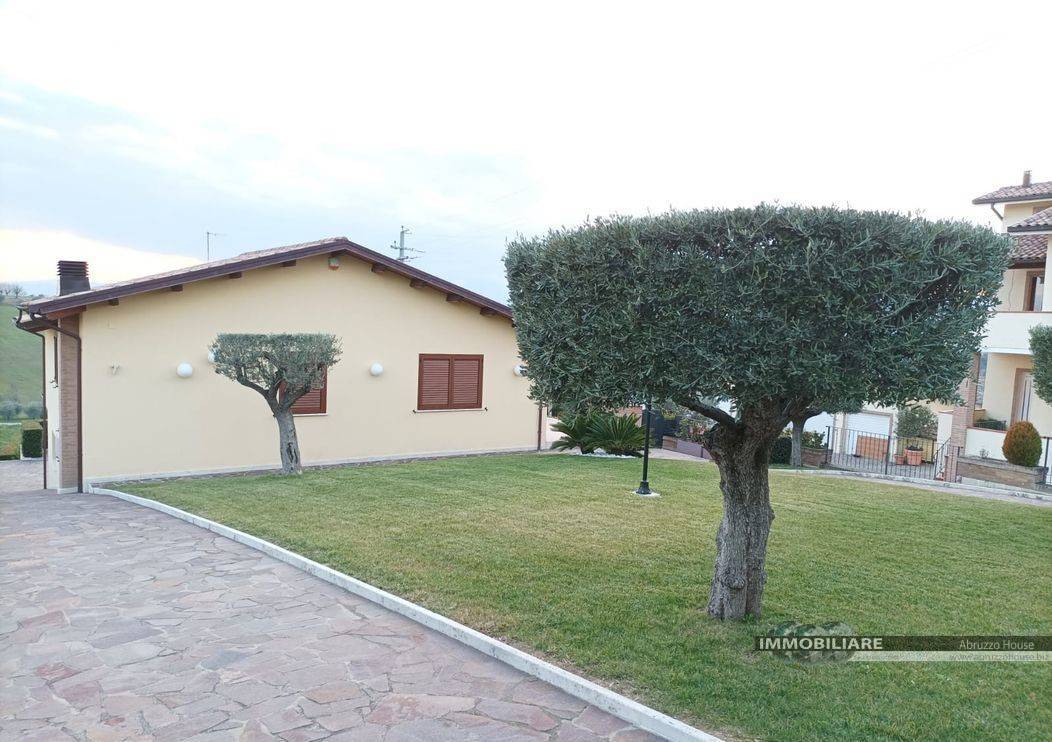 Villa in vendita a Ancarano