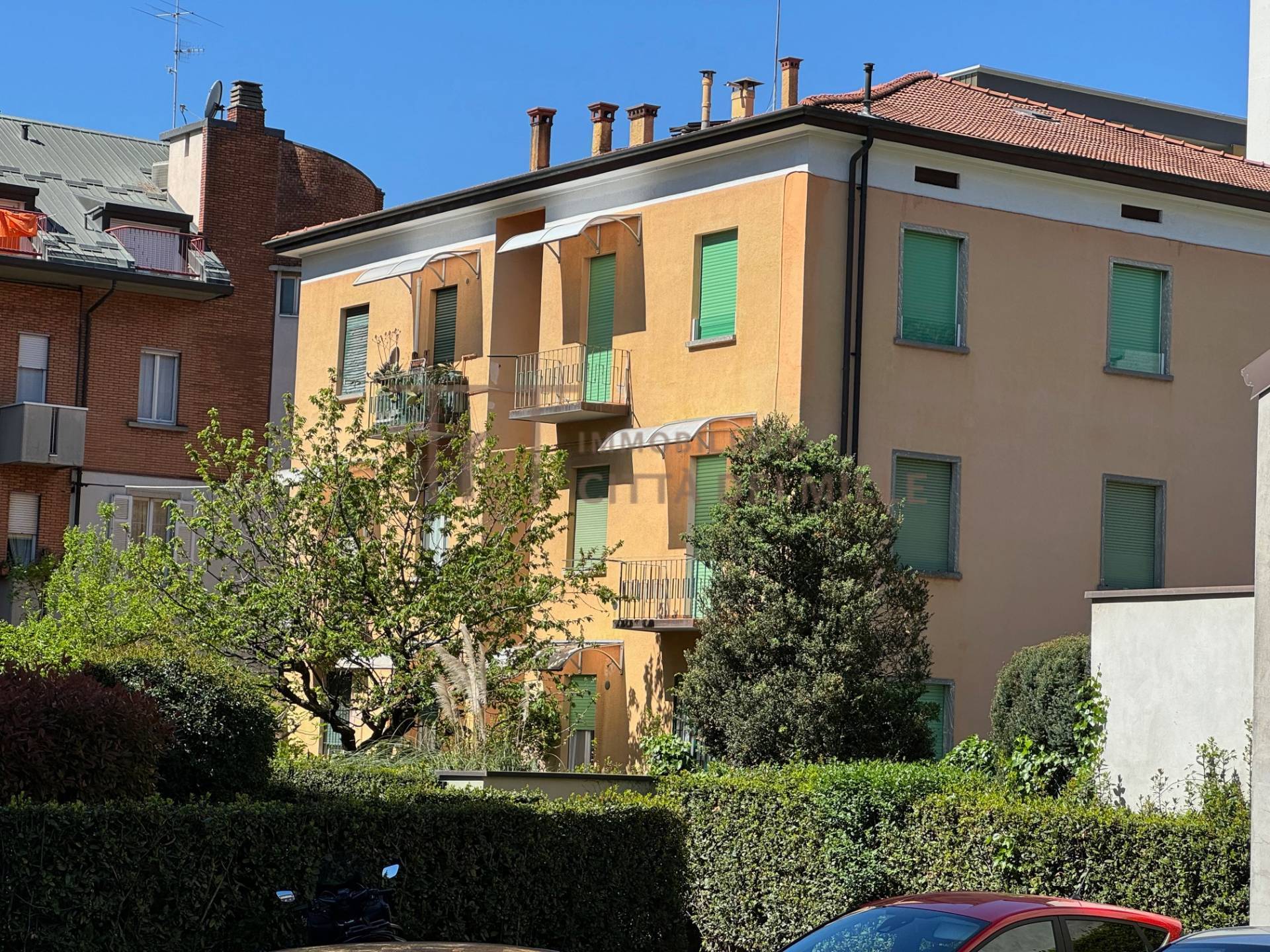 Quadrilocale con box, Bergamo borgo palazzo (alta)