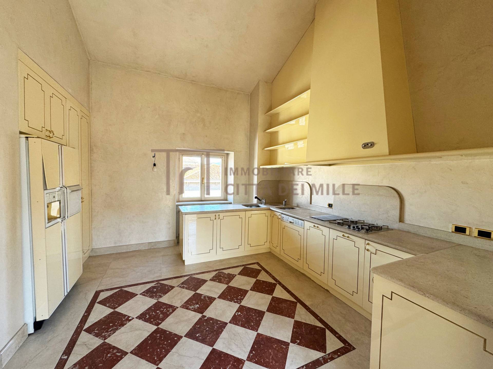 Quadrilocale in vendita a Bergamo, Centralissimo