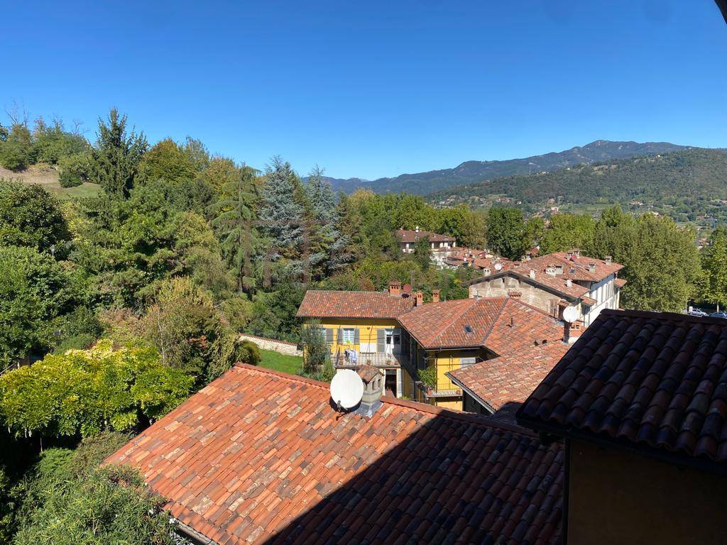 Quadrilocale in vendita a Bergamo, Citt Alta