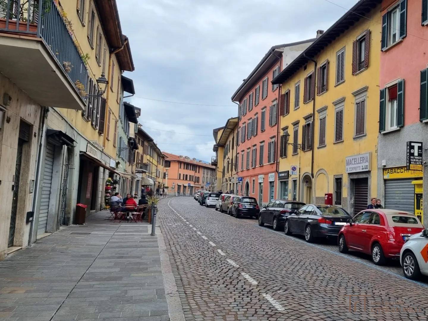 Quadrilocale in vendita a Bergamo, Borgo S. Caterina