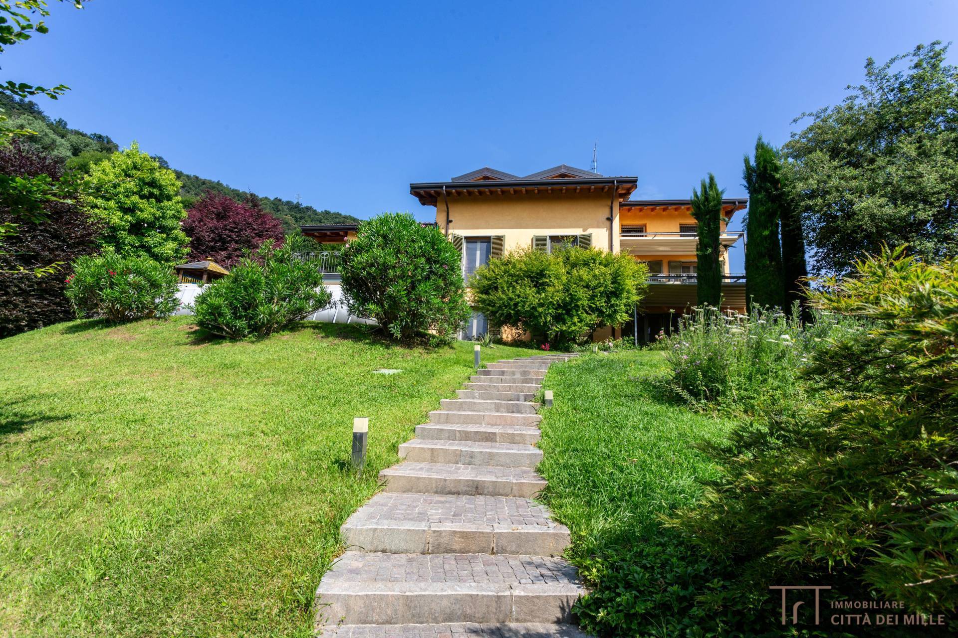 Villa in vendita a Bergamo, Redona
