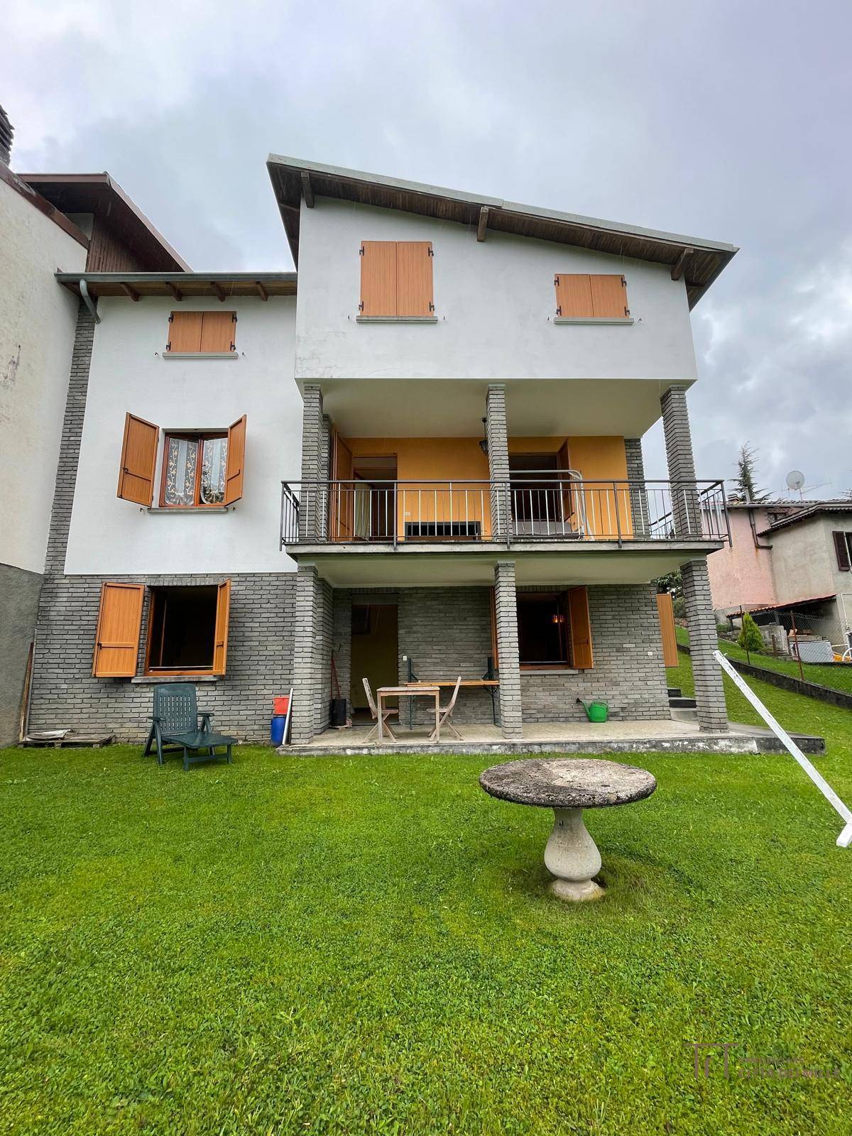 Casa singola in vendita a Leffe