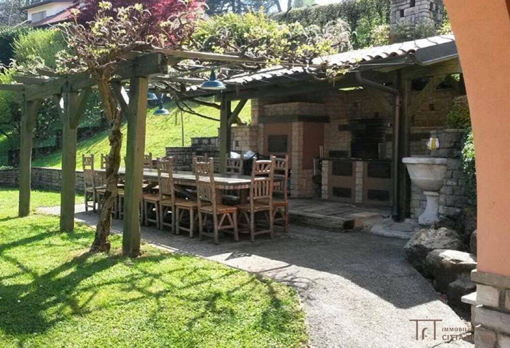 Villa in vendita a Leffe