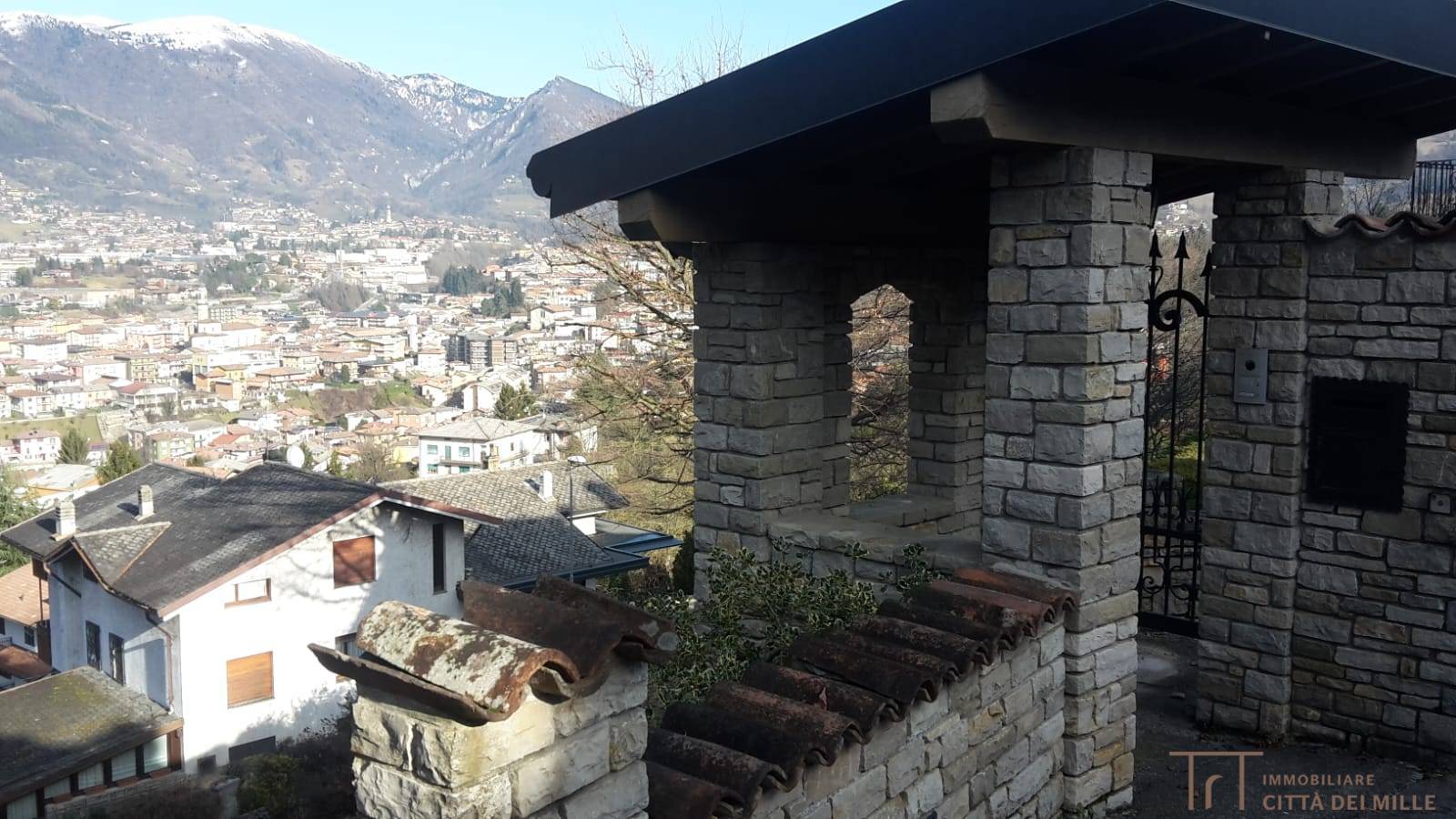 Villa in vendita a Leffe