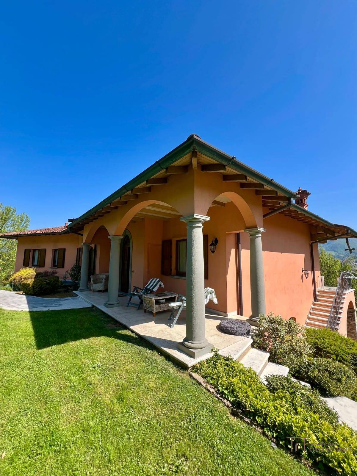 Villa in vendita a Leffe