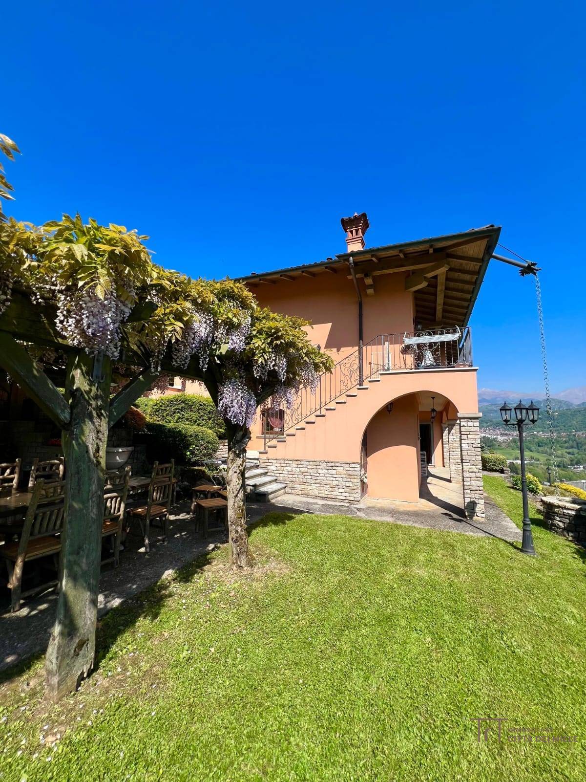Villa in vendita a Leffe