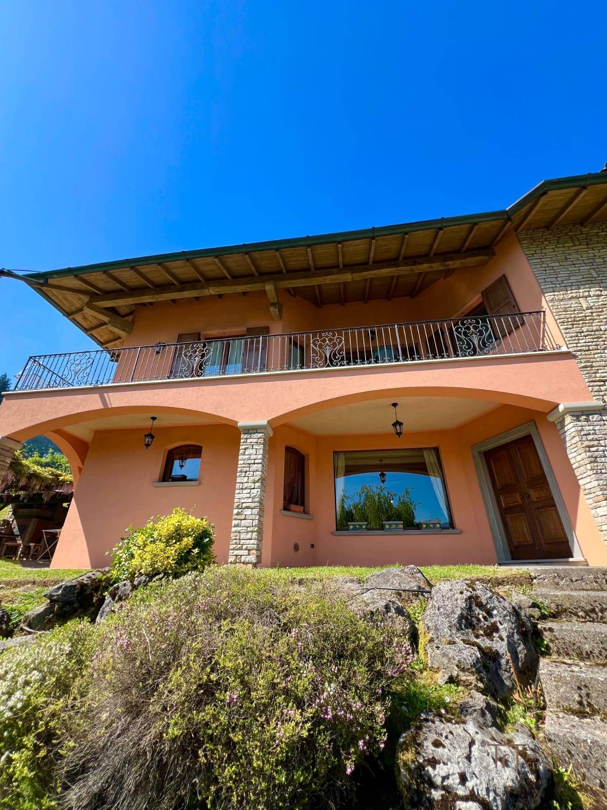 Villa in vendita a Leffe