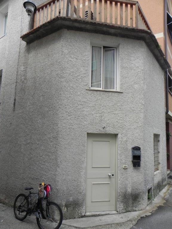 Casa indipendente con terrazzo a Montignoso