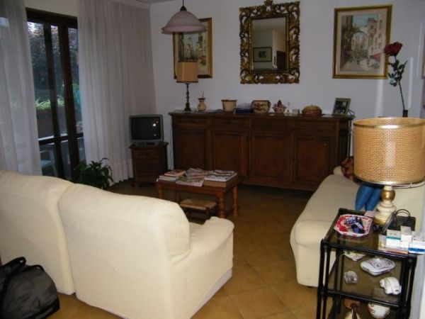 Villa con terrazzo a Pietrasanta