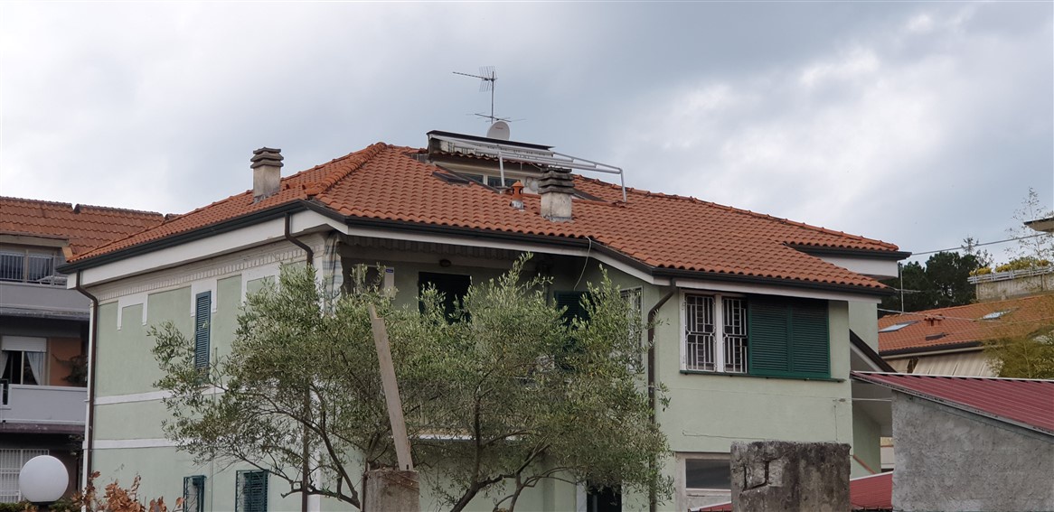 Casa indipendente con giardino a Massa