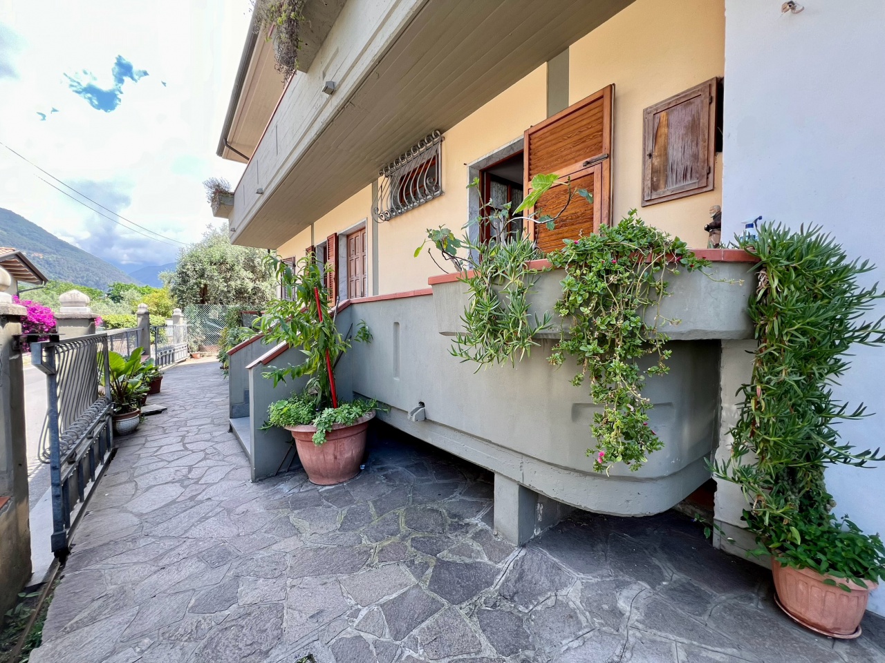 Villa con giardino a Massa