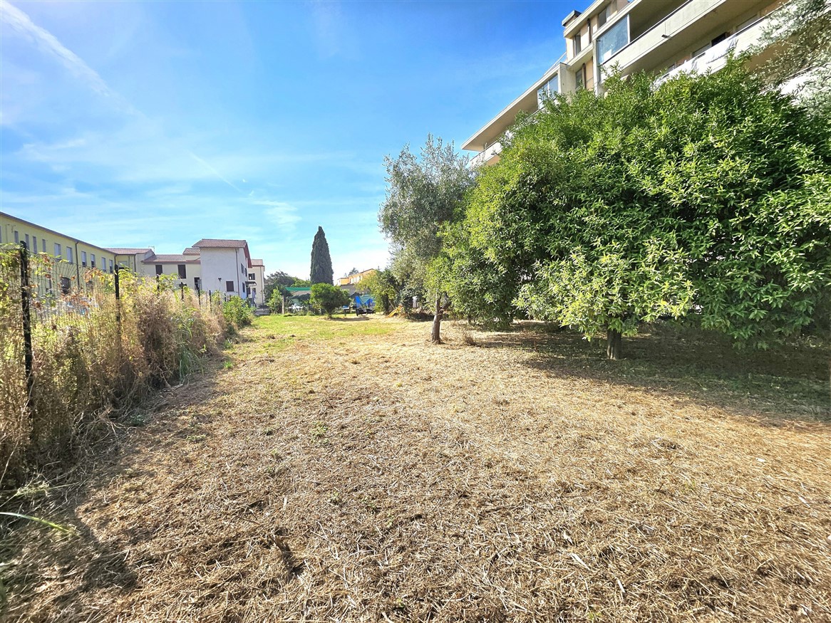 Casa indipendente con giardino a Massa