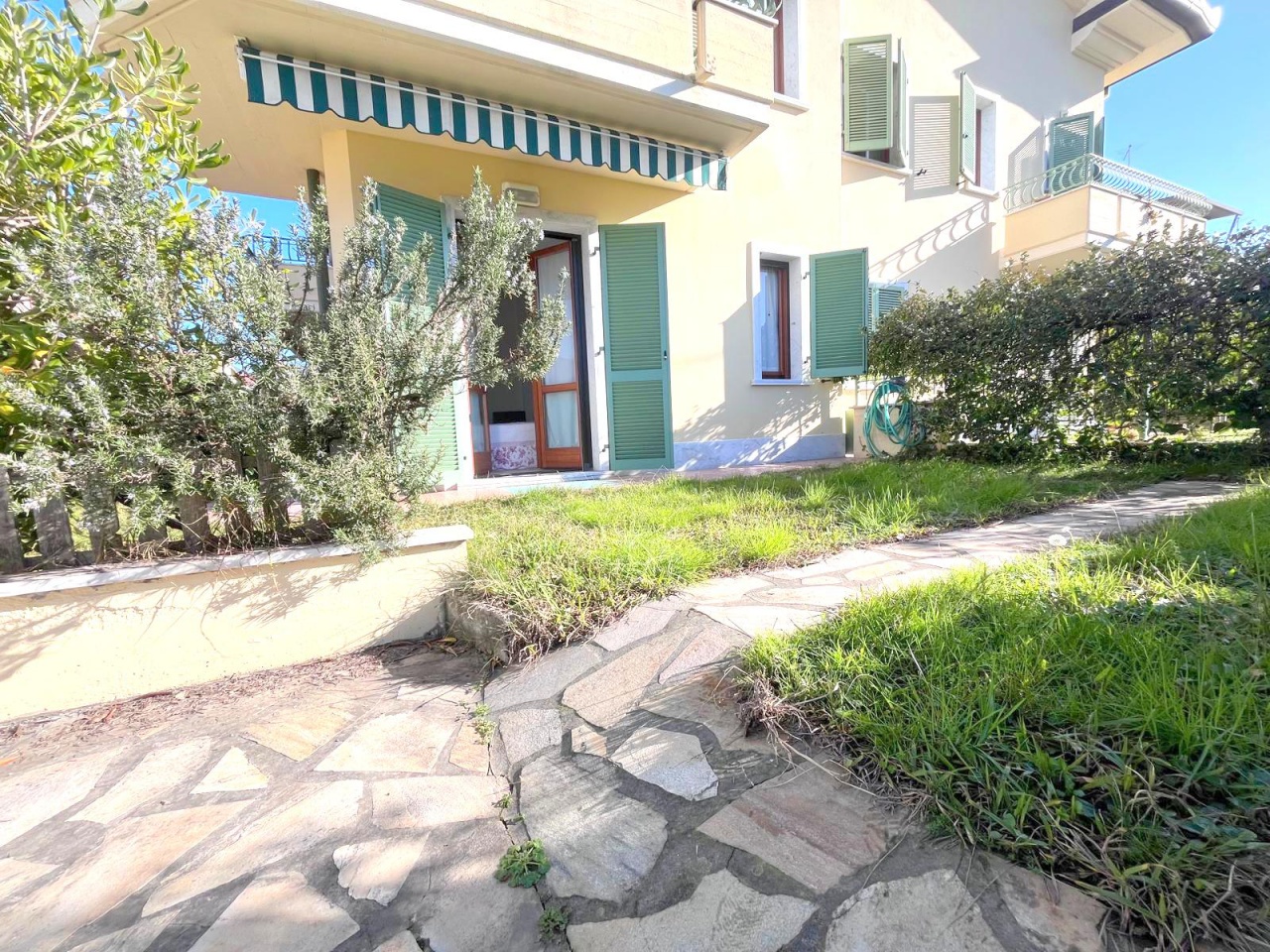 Trilocale con giardino a Massa