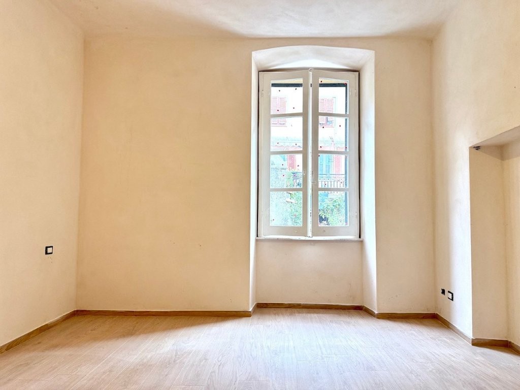 Trilocale ristrutturato a Massa