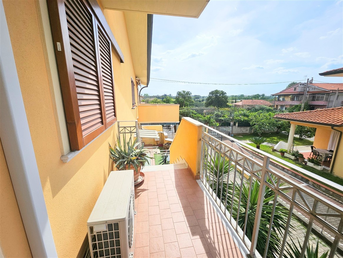 Appartamento con giardino a Massa