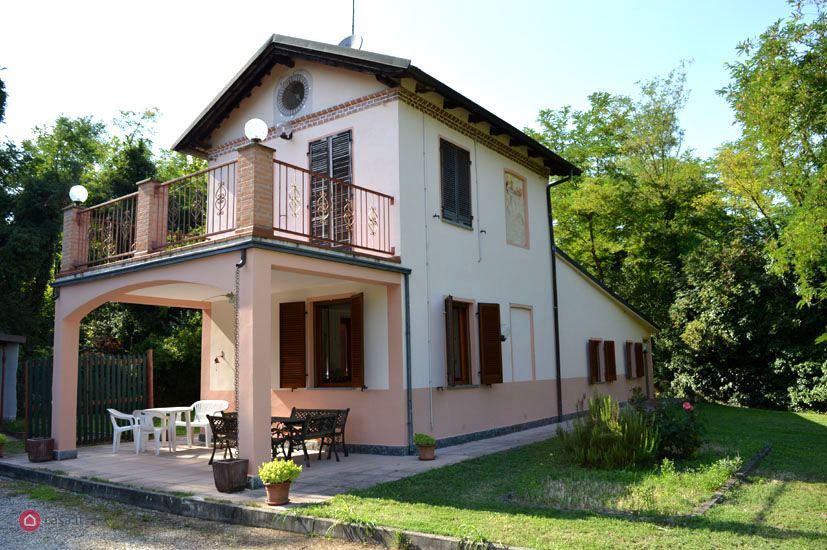 Villa con giardino a Casale Monferrato