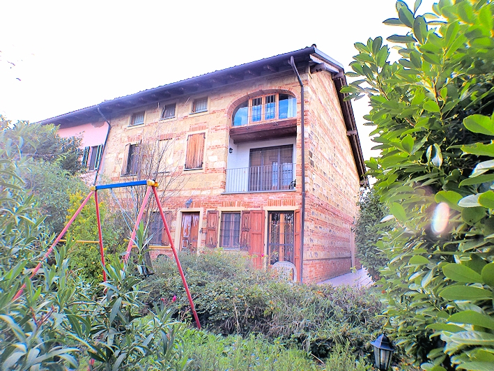 Casa indipendente con giardino a Conzano