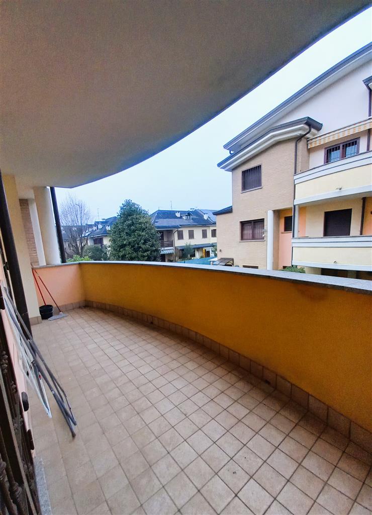 Appartamento con giardino in via carlo porta 20, Cambiago