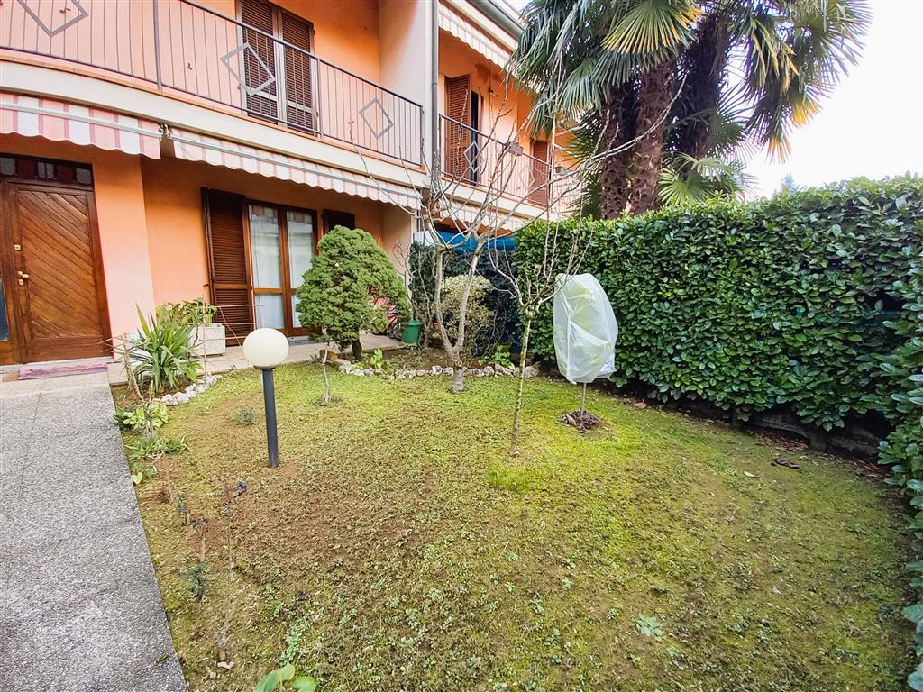 Villetta a schiera con giardino in via dante 4/3, Caponago