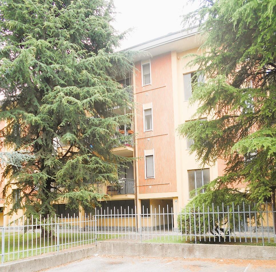Appartamento con box in via a. de gasperi 8/10, Agrate Brianza