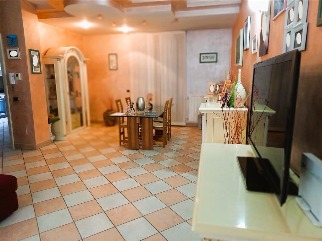 Villetta a schiera con giardino in via dante 4/3, Caponago