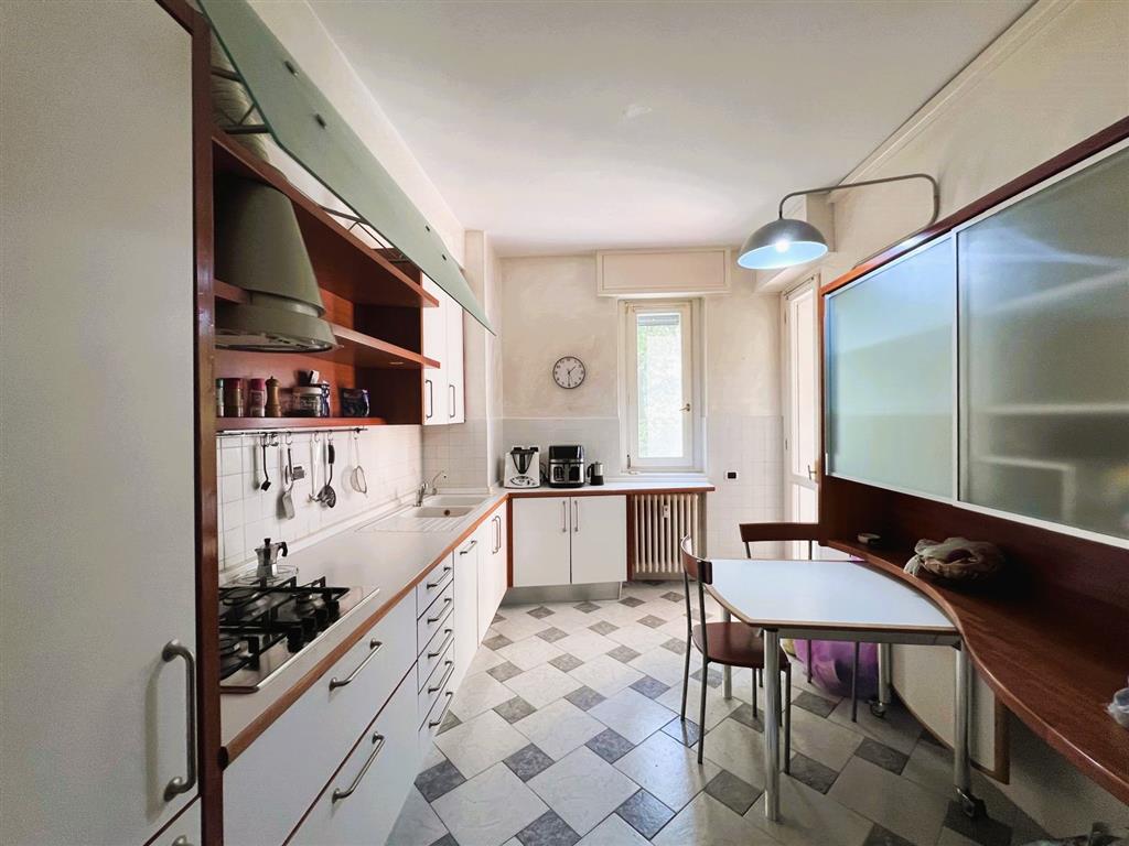 Appartamento con box in via a. de gasperi 8/10, Agrate Brianza