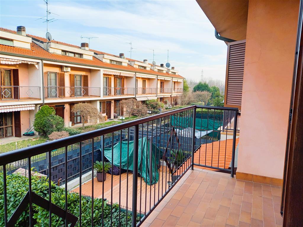 Villetta a schiera con giardino in via dante 4/3, Caponago