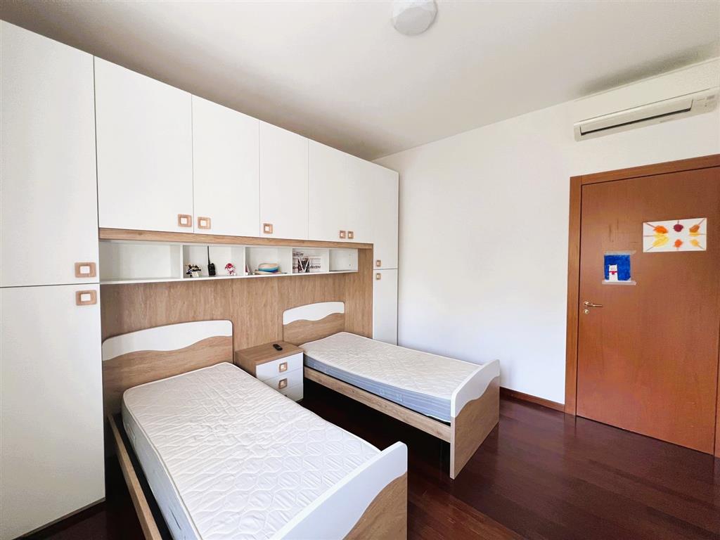 Appartamento con box in via a. de gasperi 8/10, Agrate Brianza