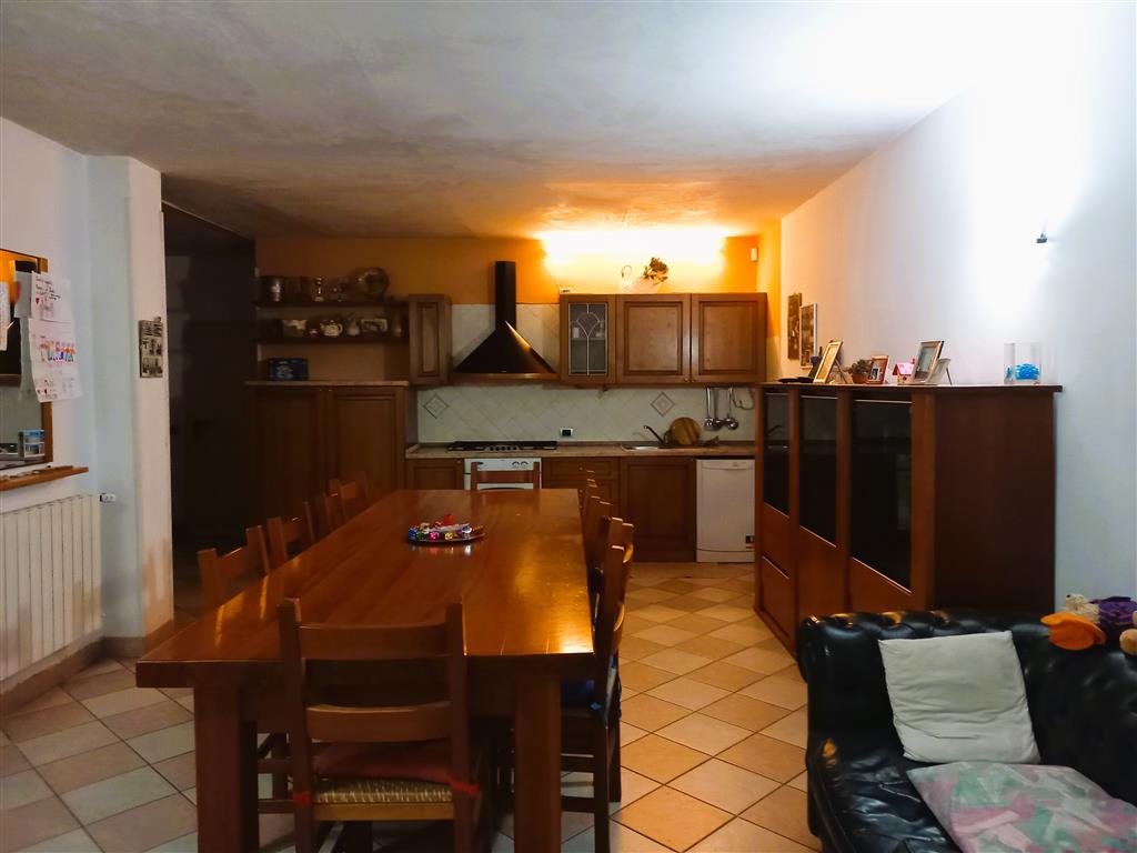 Villetta a schiera con giardino in via dante 4/3, Caponago