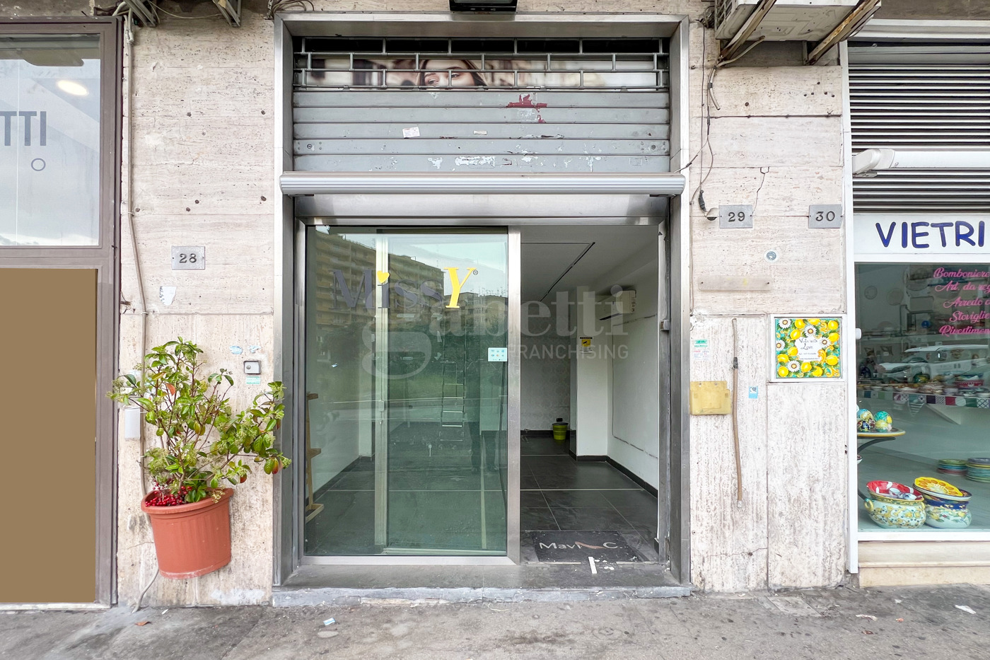 Negozio in affitto a Napoli