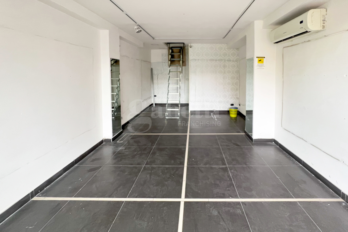 Negozio in affitto a Napoli