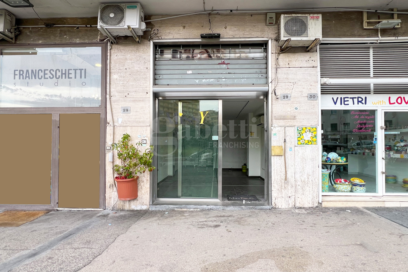 Negozio in affitto a Napoli