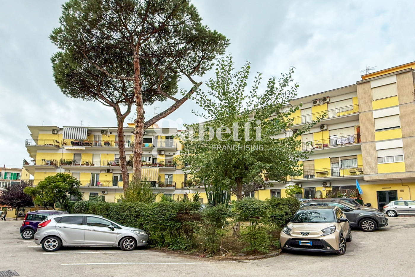 Trilocale arredato in affitto a Napoli