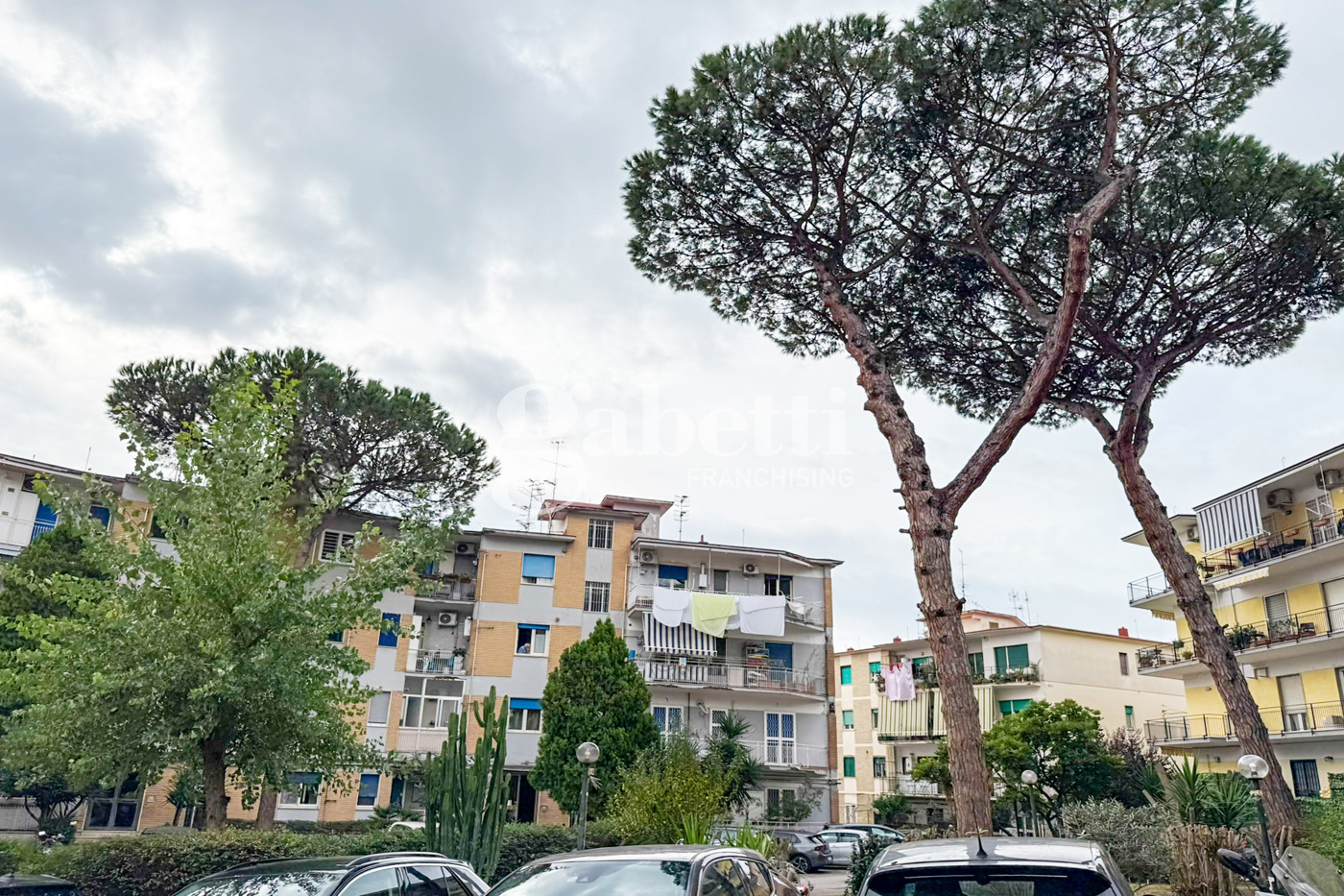 Trilocale arredato in affitto a Napoli