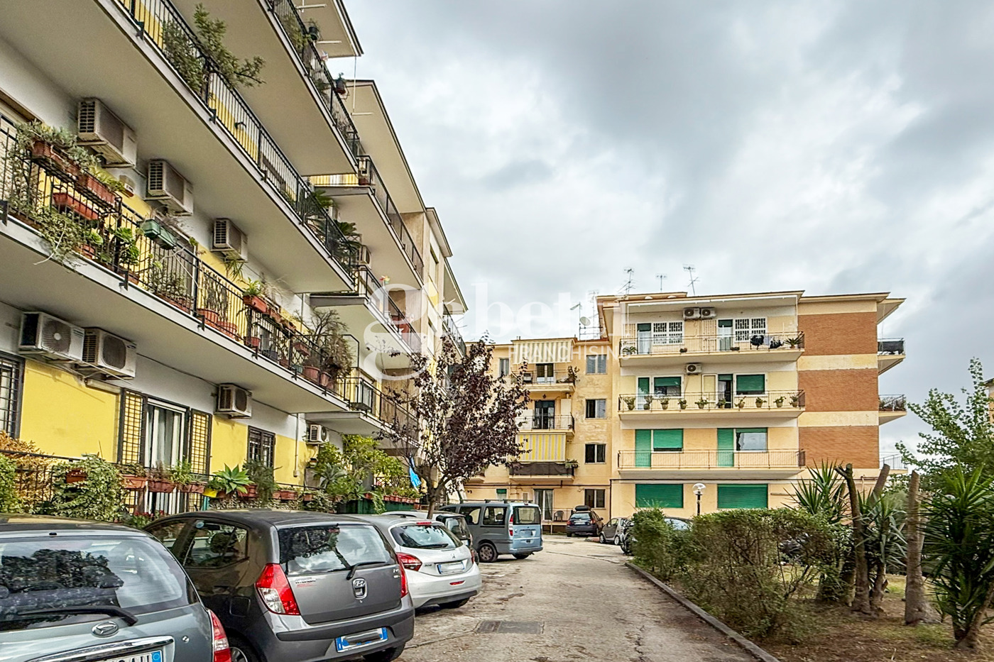 Trilocale arredato in affitto a Napoli