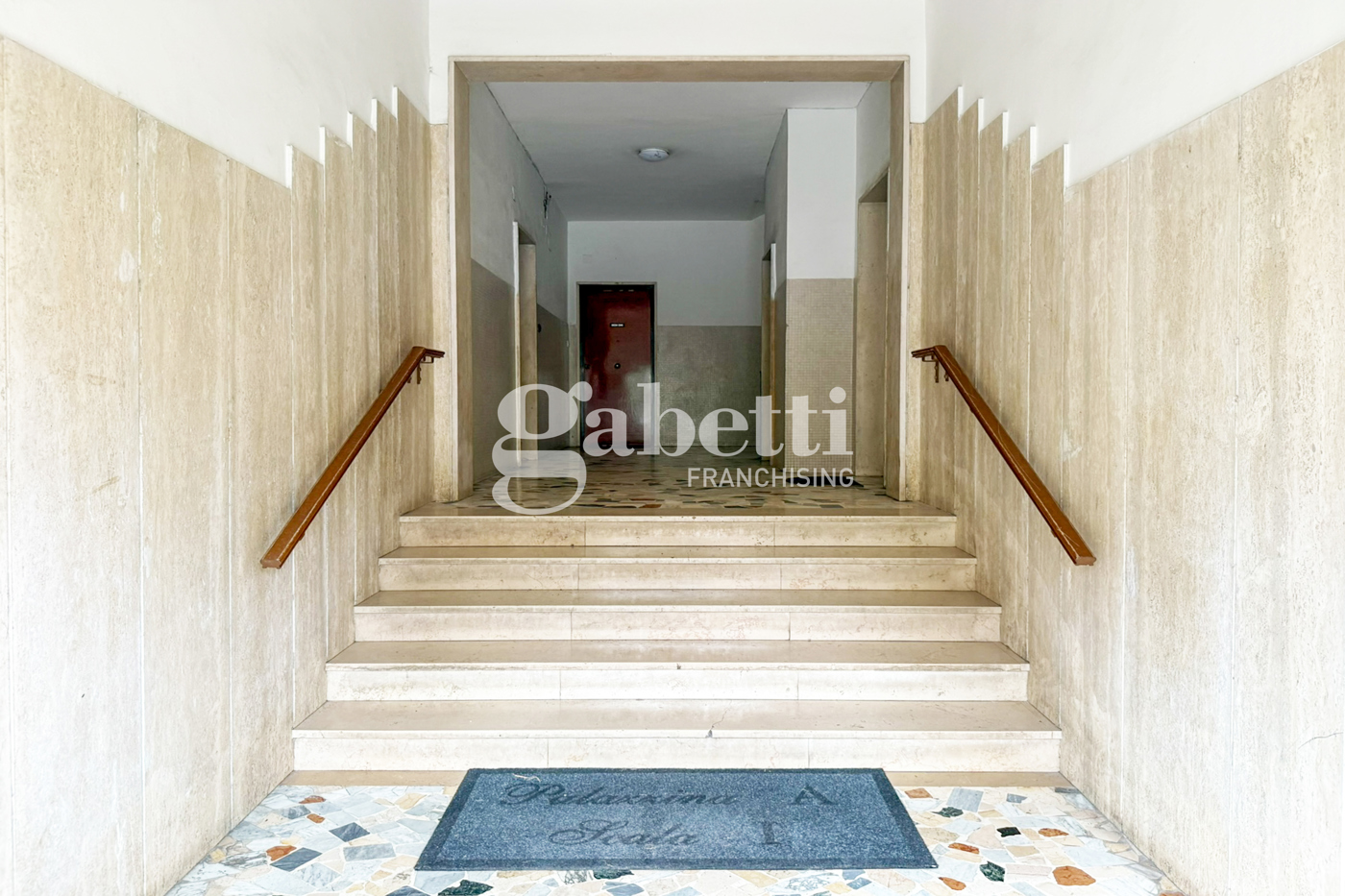 Trilocale arredato in affitto a Napoli