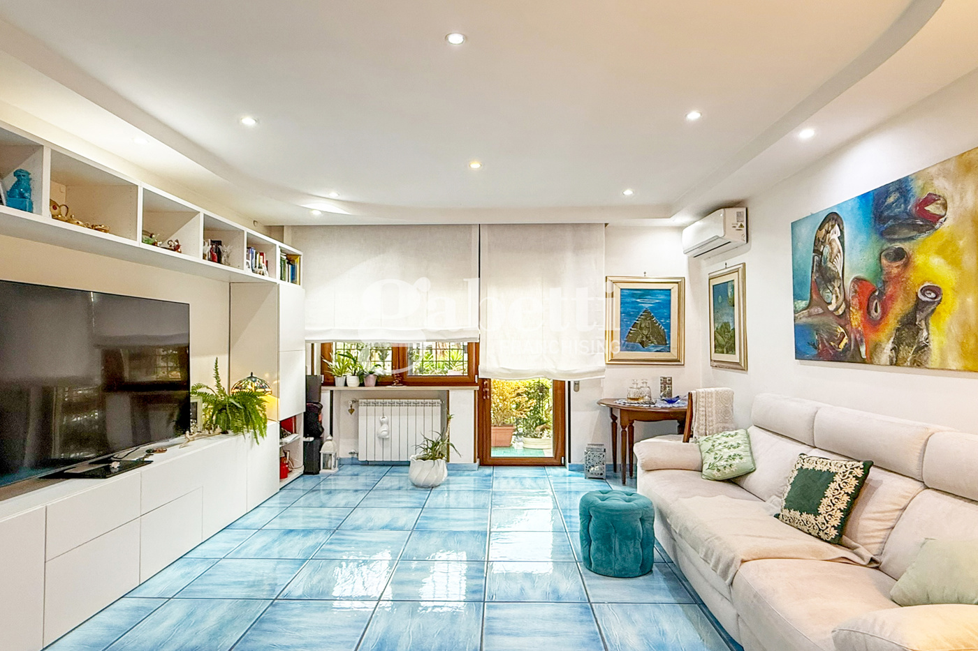 Trilocale arredato in affitto a Napoli