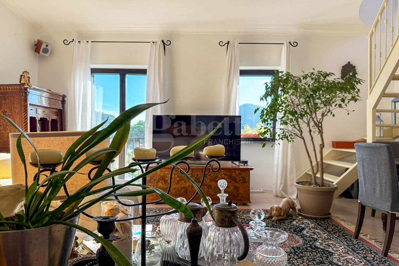 Quadrilocale con box a Pozzuoli