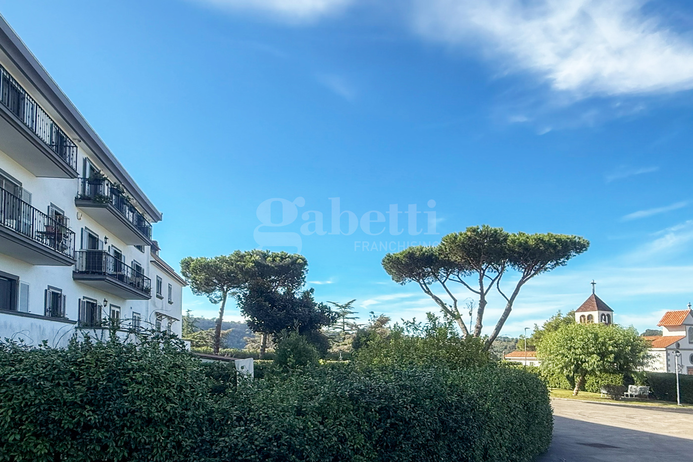 Quadrilocale con box a Pozzuoli