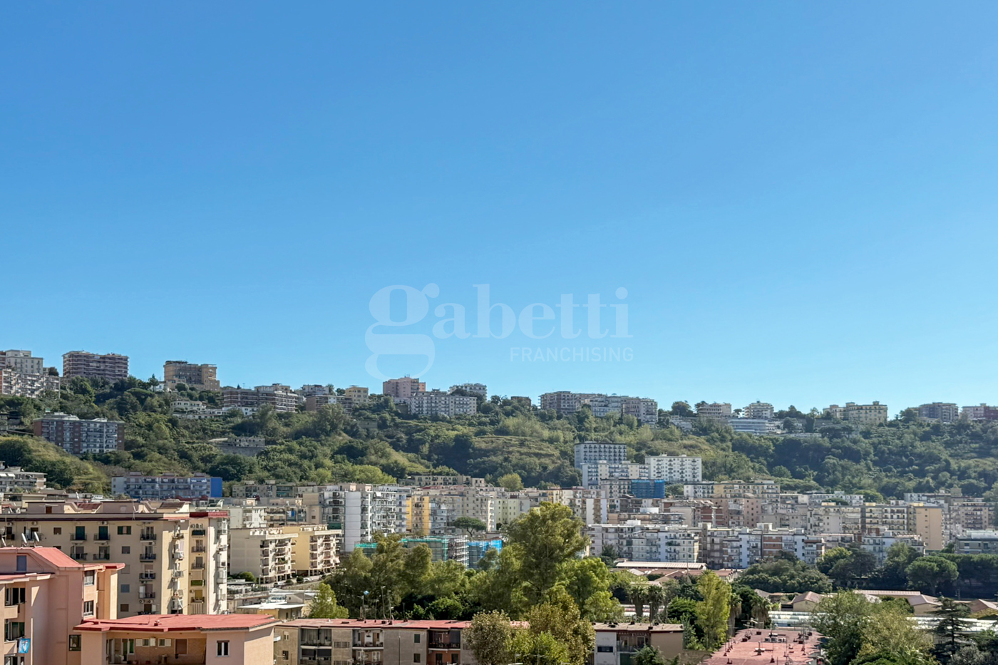 Quadrilocale in affitto a Napoli