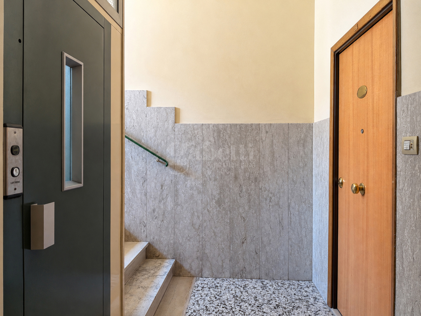 Trilocale ristrutturato a Napoli