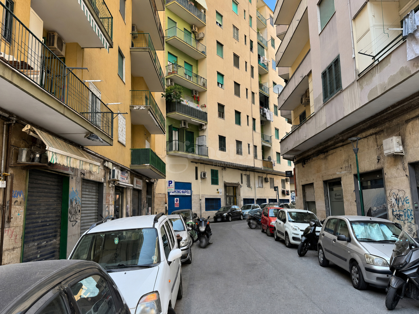 Trilocale ristrutturato a Napoli