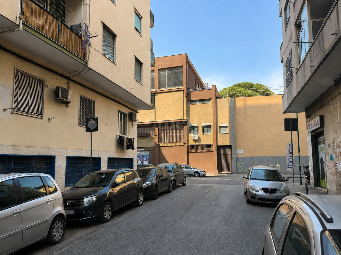 Trilocale ristrutturato a Napoli