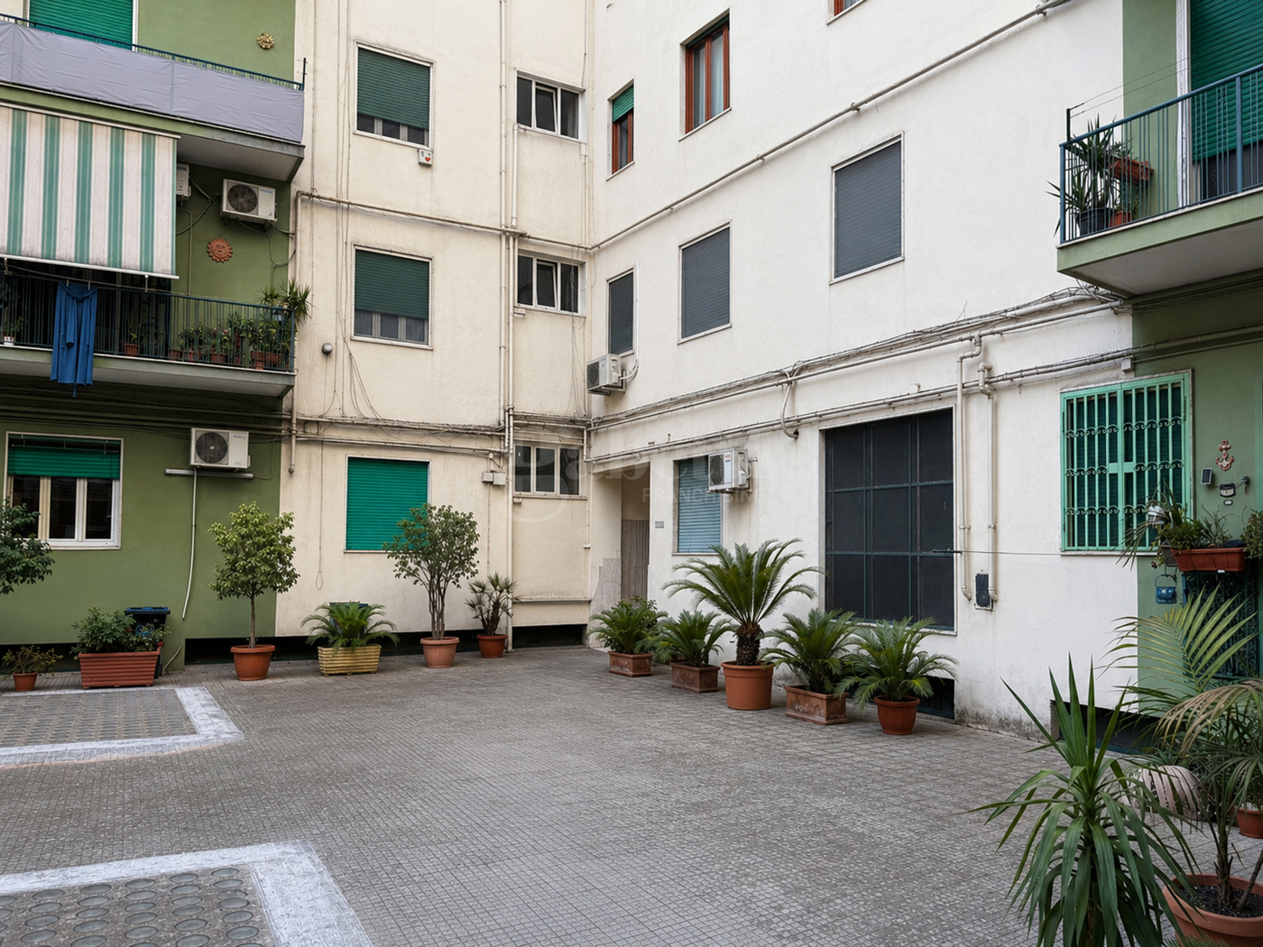 Trilocale ristrutturato a Napoli