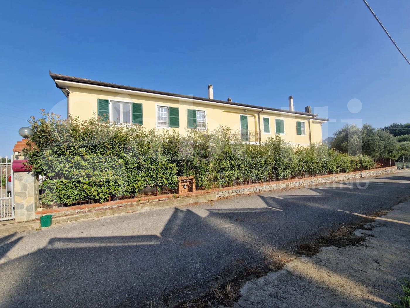 Villa in vendita a Cisano sul Neva