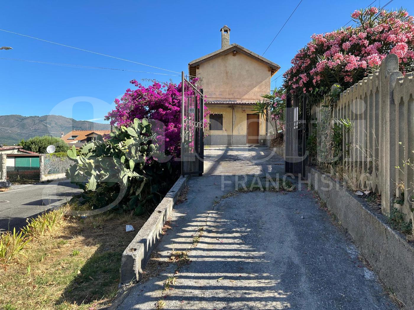 Casa indipendente in vendita a Albenga