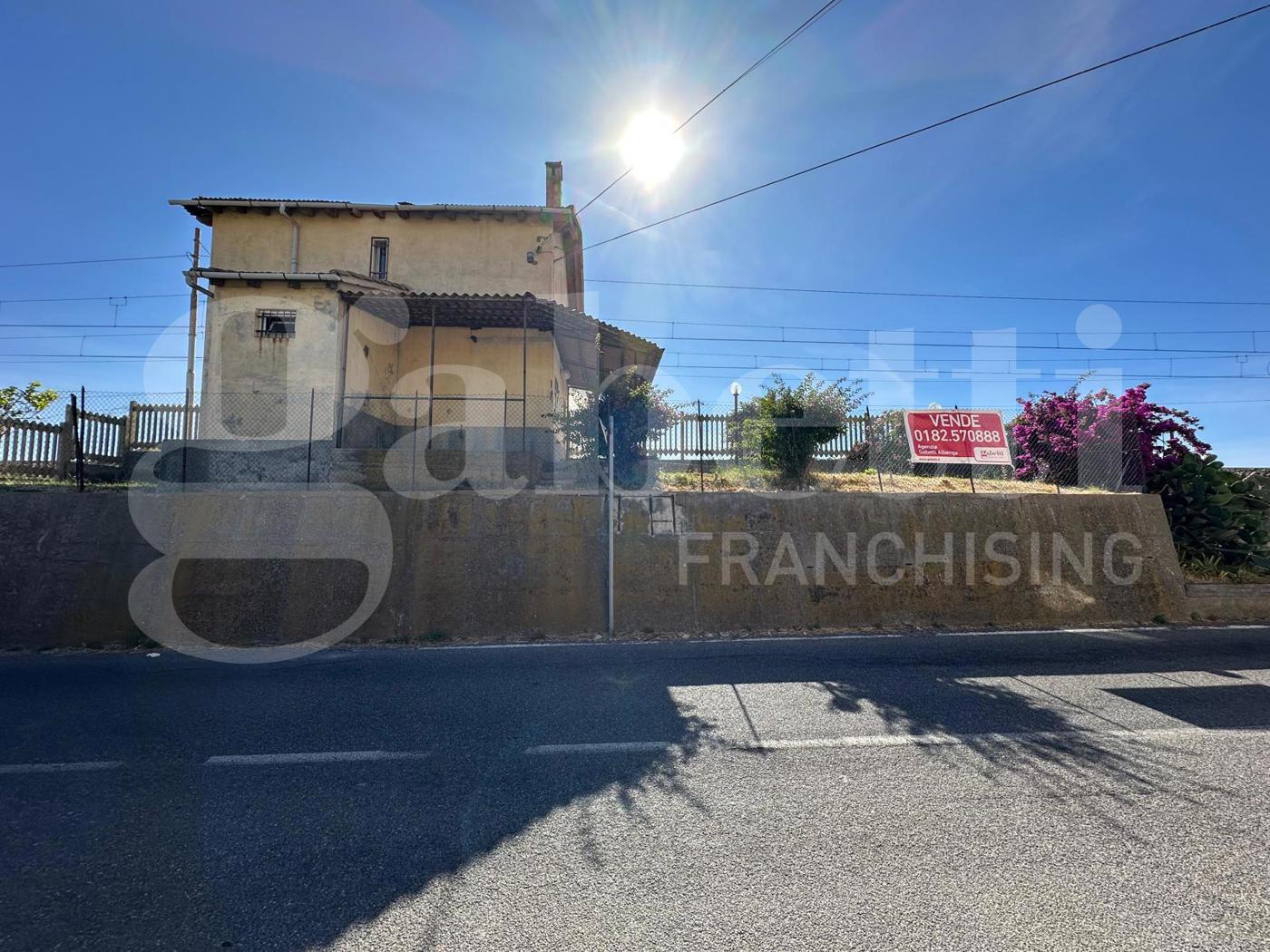 Casa indipendente in vendita a Albenga